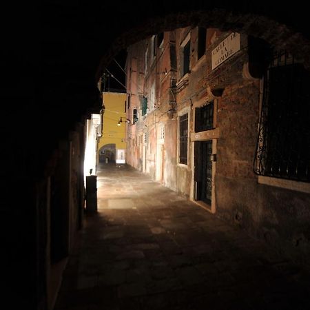 Calle De La Comare Venezia Esterno foto